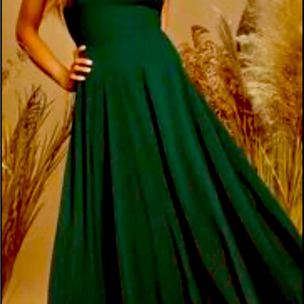 Green Maxi dress. Never worn. Halter front and cross cross straps in the back.
